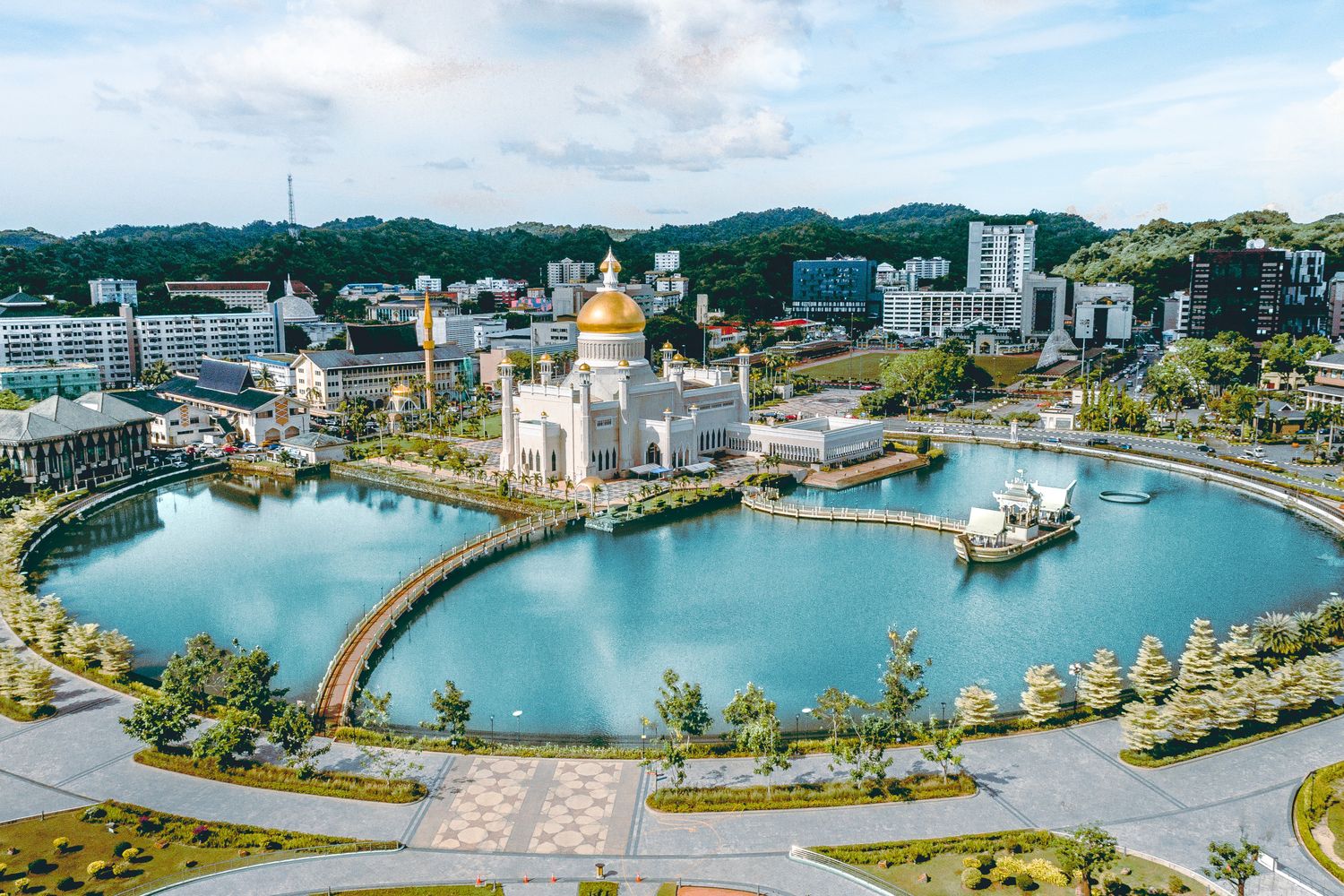View of the Omar Ali Saifuddien Mosque - Brunei Darussalam eSim