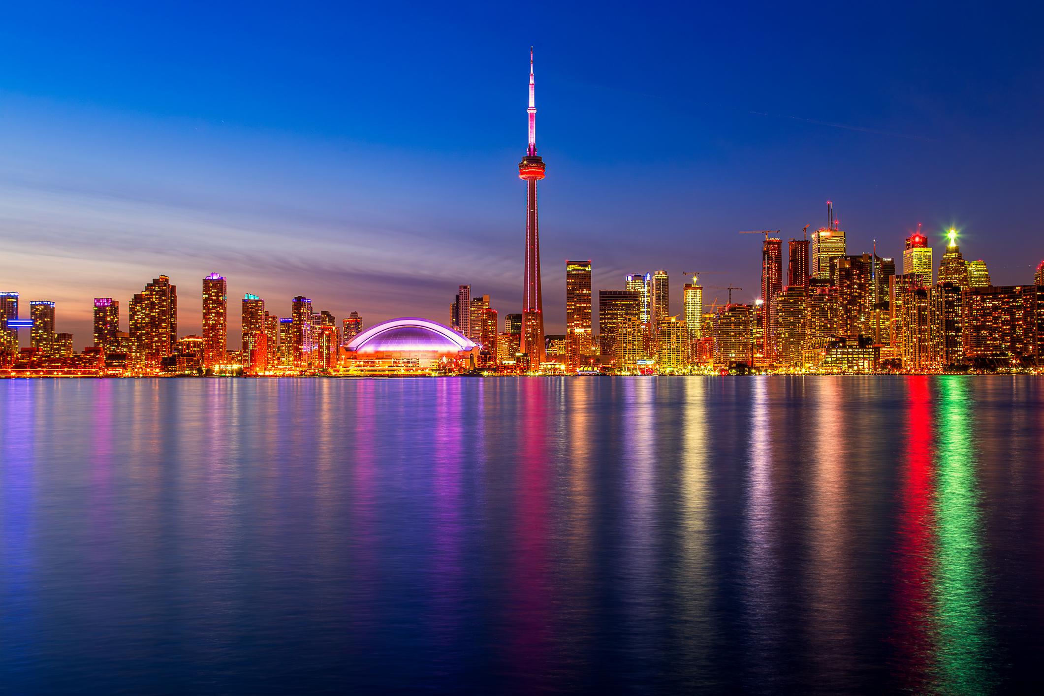 View of the Toronto skyline view at sunset - Canada eSim