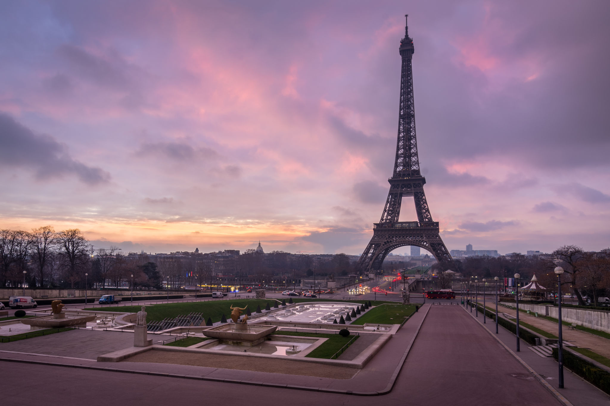 A view of the Eiffel Tower at sunrise - France eSim
