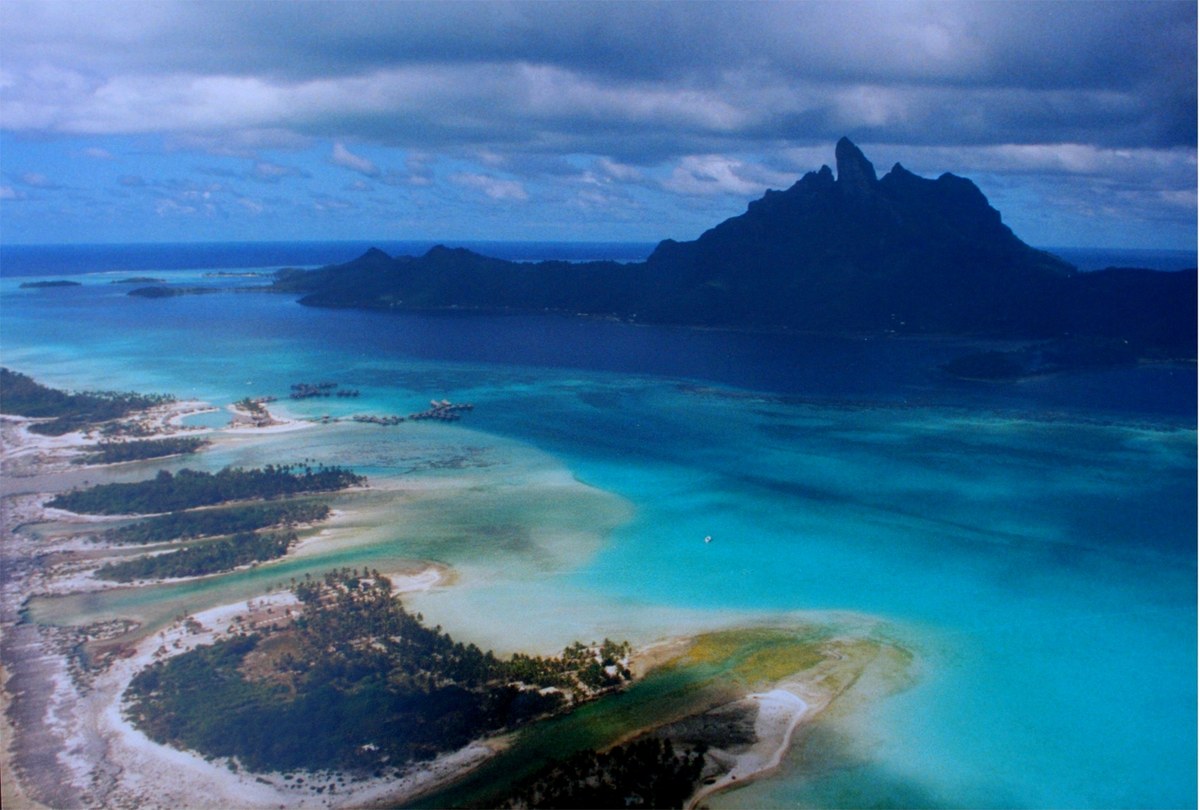 Turquoise lagoon and Mount Otemanu on Bora Bora - French Polynesia eSIM